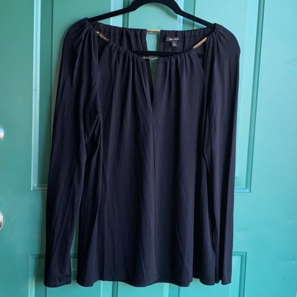 Ella Miss size medium soft black top - Picture 2 of 7